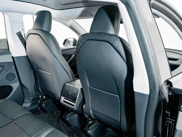 Tesla Model Y — Фото автомобиля 19