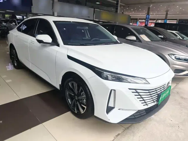 Changan Eado — Фото автомобиля 3