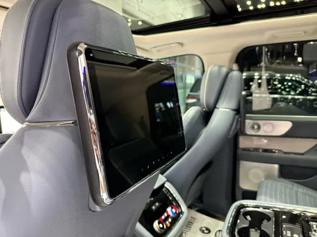 Lincoln Navigator — Фото автомобиля 5