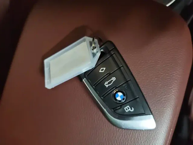 BMW iX3 — Фото автомобиля 8