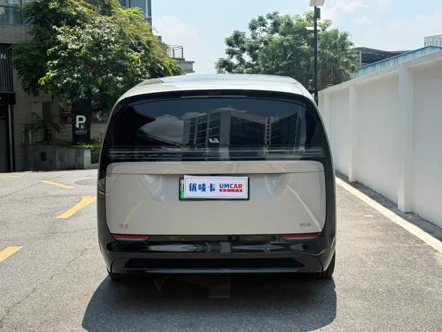 Li Auto MEGA — Фото автомобиля 5