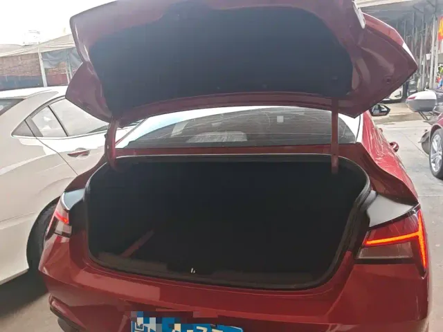 Hyundai Elantra — Фото автомобиля 18