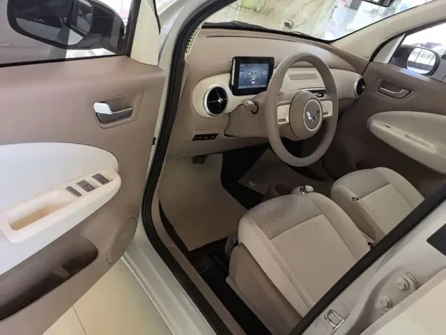 Wuling Motors Hongguang MINIEV 2025 4-Door Advanced — Фото автомобиля 15