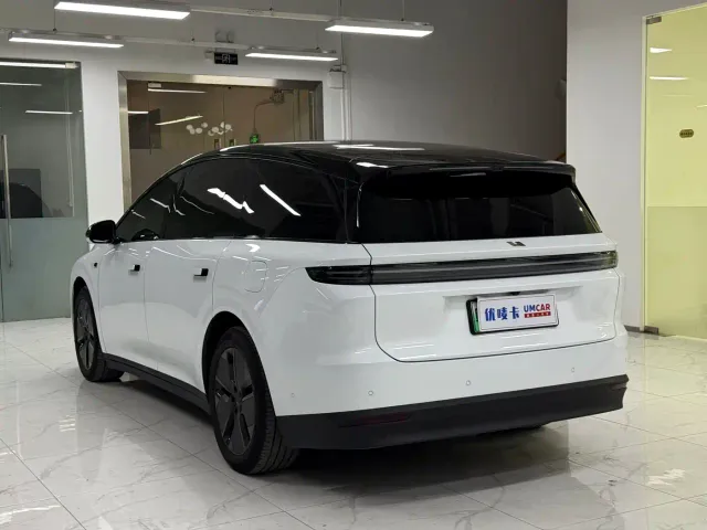 Li Auto i8 — Фото автомобиля 4