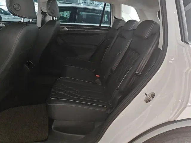 Volkswagen Tiguan L — Фото автомобиля 16