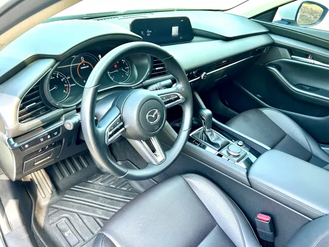 Mazda Axela — Фото автомобиля 10