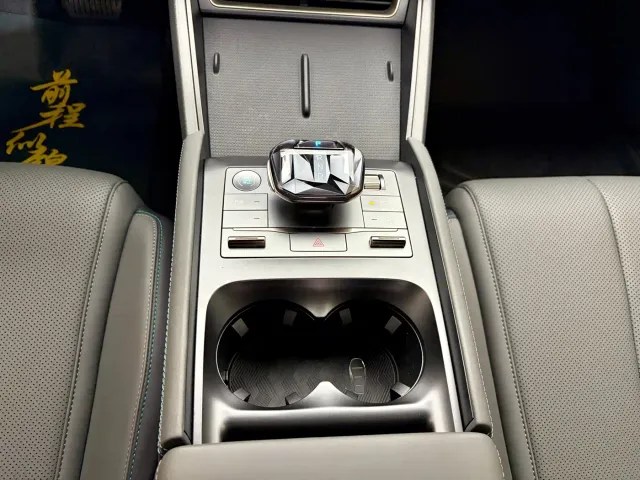 BYD Qin L — Фото автомобиля 10