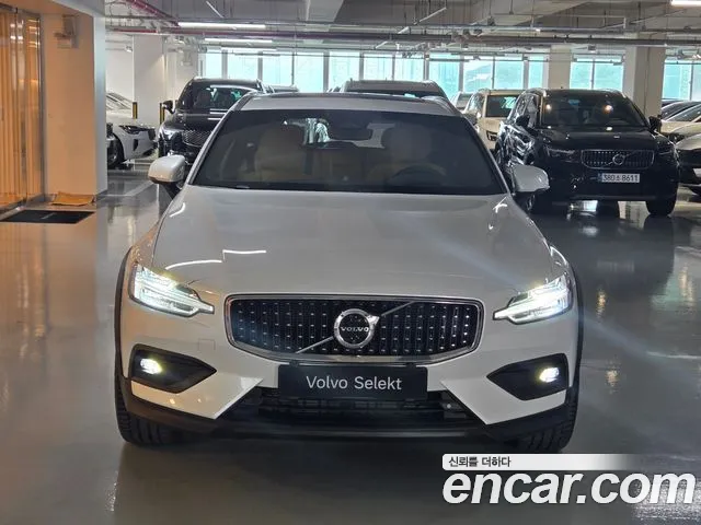 Volvo V60 — Фото автомобиля 3