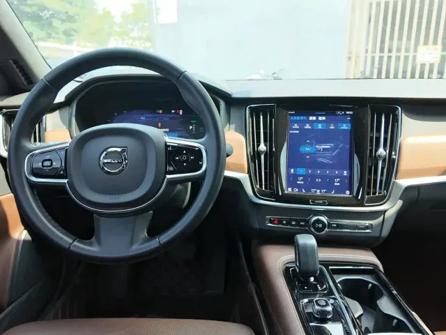 Volvo S90 — Фото автомобиля 10