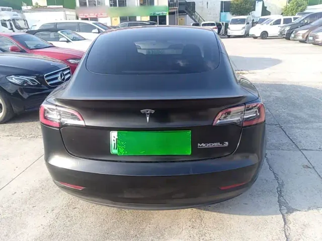 Tesla Model 3 — Фото автомобиля 5