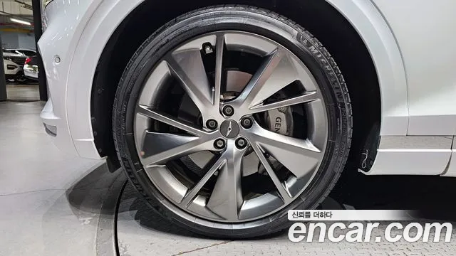 Genesis GV70 2.5T Бензин 2WD — Фото автомобиля 5