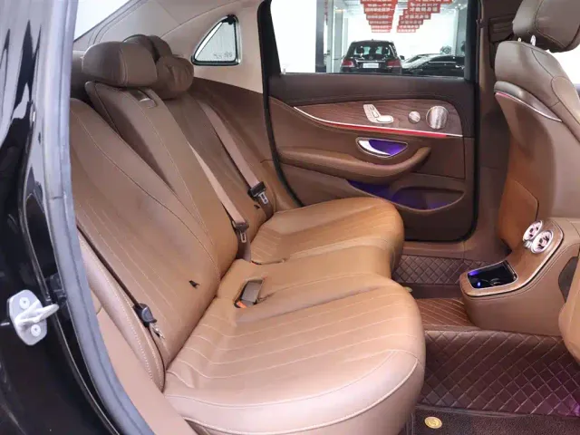 Mercedes-Benz E-Class — Фото автомобиля 21