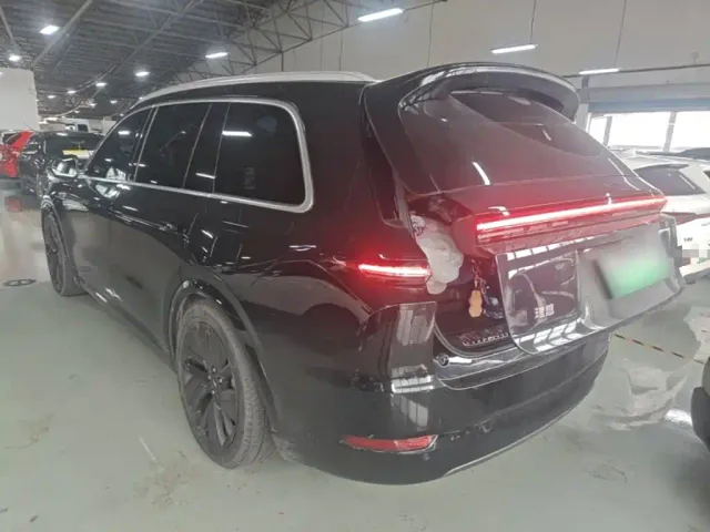 Li Auto L9 — Фото автомобиля 22