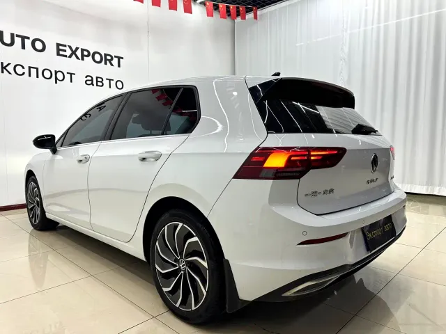 Volkswagen Golf — Фото автомобиля 6