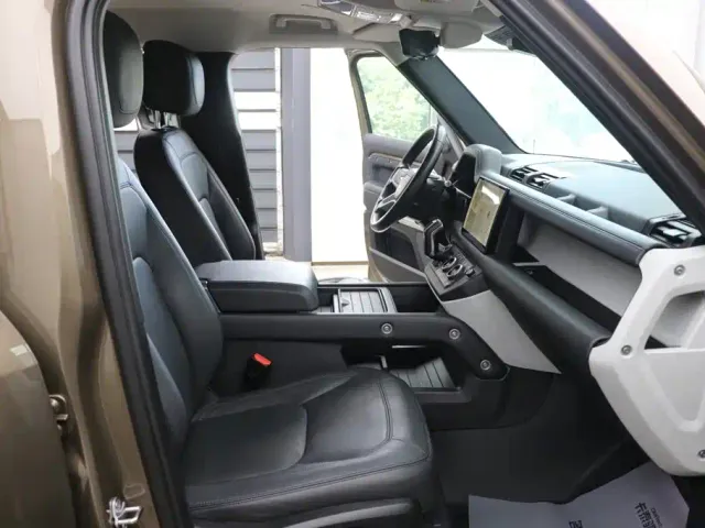 Land Rover Defender — Фото автомобиля 29