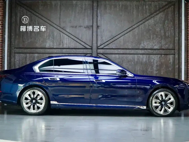 BMW 7 Series — Фото автомобиля 2