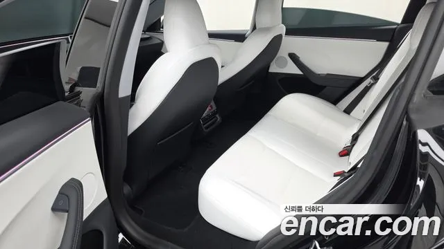 Tesla Model 3 — Фото автомобиля 18