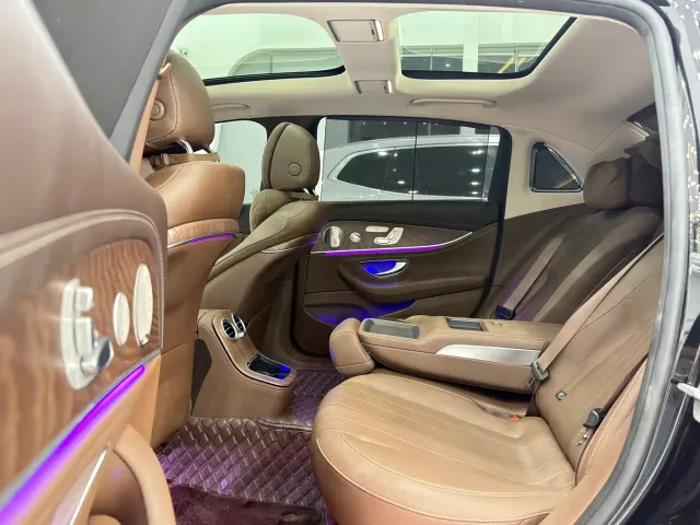 Mercedes-Benz E-Class — Фото автомобиля 5