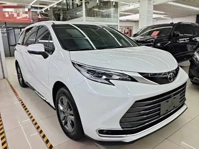 Toyota Sienna — Фото автомобиля 3