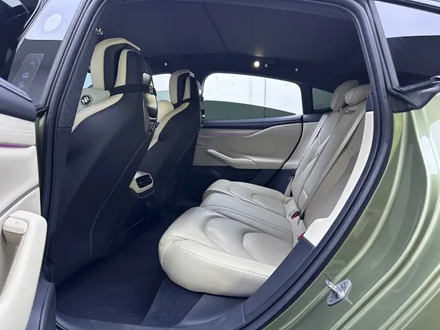 Xiaomi SU7 — Фото автомобиля 9