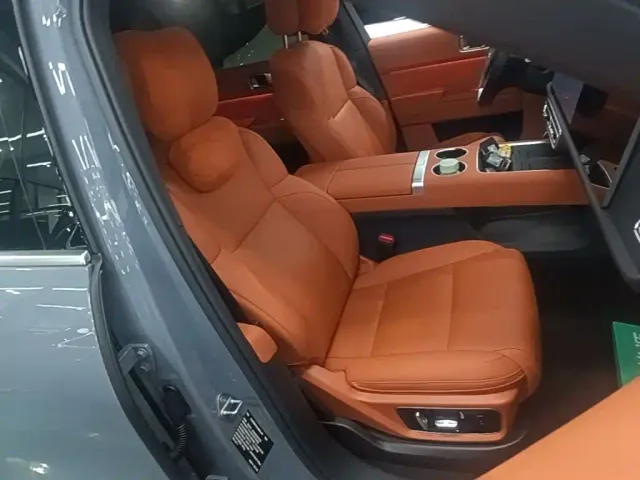 Li Auto L7 — Фото автомобиля 24