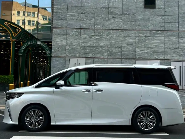 Toyota Alphard — Фото автомобиля 3