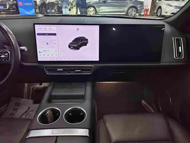Li Auto L8 — Фото автомобиля 7