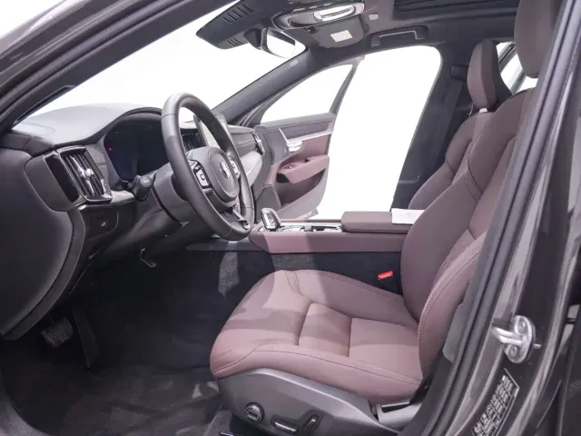 Volvo S90 — Фото автомобиля 23