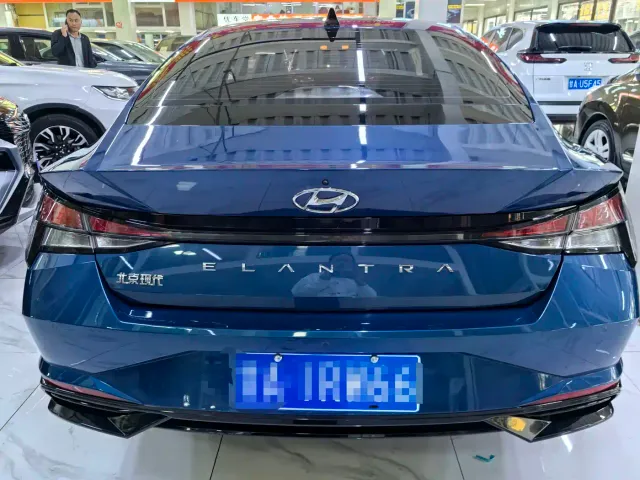 Hyundai Elantra — Фото автомобиля 5