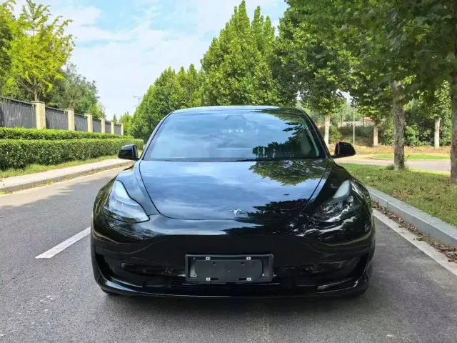 Tesla Model 3 — Фото автомобиля 2