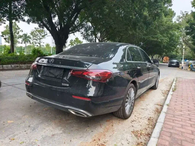 Mercedes-Benz E-Class — Фото автомобиля 5