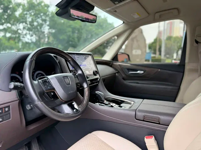 Toyota Crown — Фото автомобиля 11