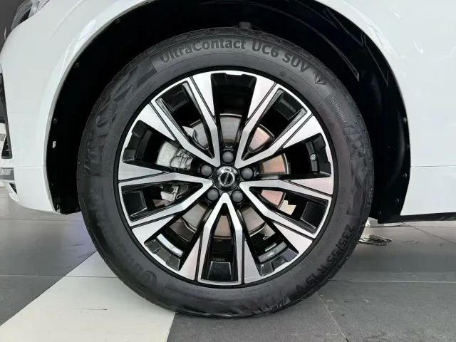 Volvo XC60 — Фото автомобиля 9