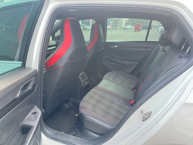 Volkswagen Golf GTI — Фото автомобиля 7