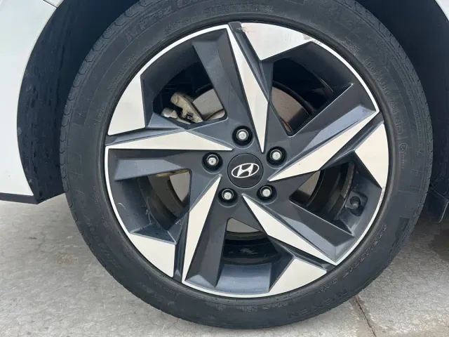 Hyundai Elantra — Фото автомобиля 15