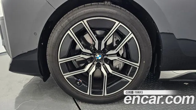 BMW 7-Series 7 серия (G70) 740i xDrive M Sport — Фото автомобиля 5