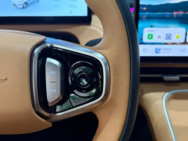 Geely Galaxy Starship 7 EM-i — Фото автомобиля 10
