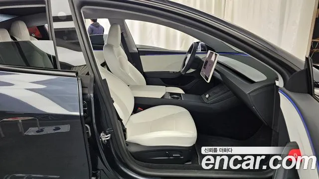 Tesla Model 3 — Фото автомобиля 16