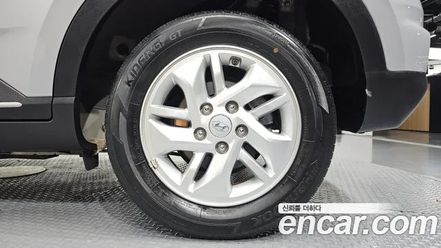 Hyundai Venue — Фото автомобиля 6