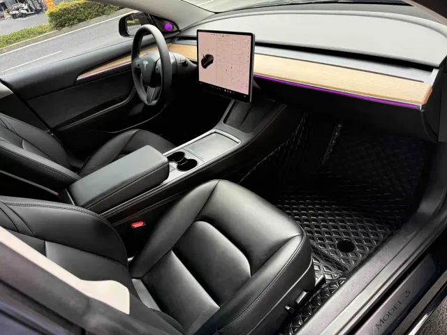Tesla Model 3 — Фото автомобиля 19