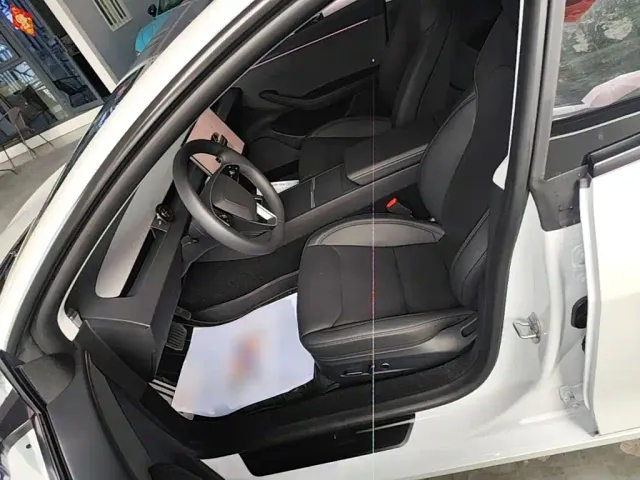 Tesla Model 3 — Фото автомобиля 14
