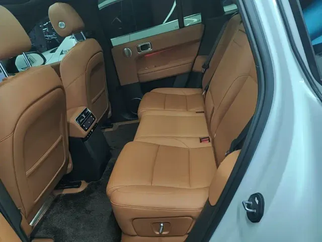 Li Auto L6 — Фото автомобиля 16