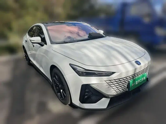 Changan UNI-V — Фото автомобиля 3