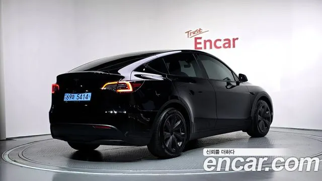 Tesla Model Y — Фото автомобиля 2