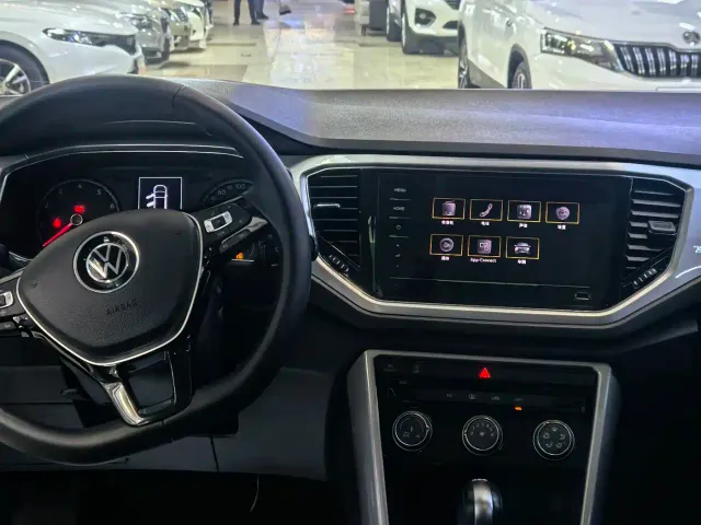 Volkswagen T-Roc — Фото автомобиля 9