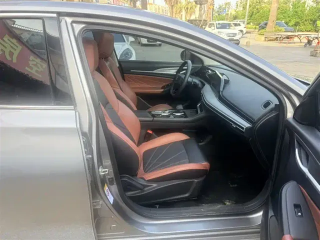 Changan Eado — Фото автомобиля 3