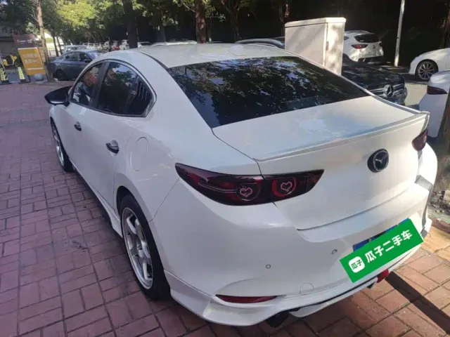 Mazda Axela — Фото автомобиля 4