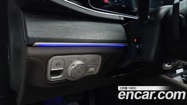 Mercedes-Benz GLE-Class — Фото автомобиля 23
