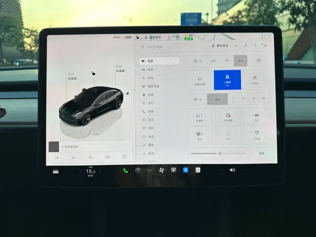 Tesla Model 3 — Фото автомобиля 14