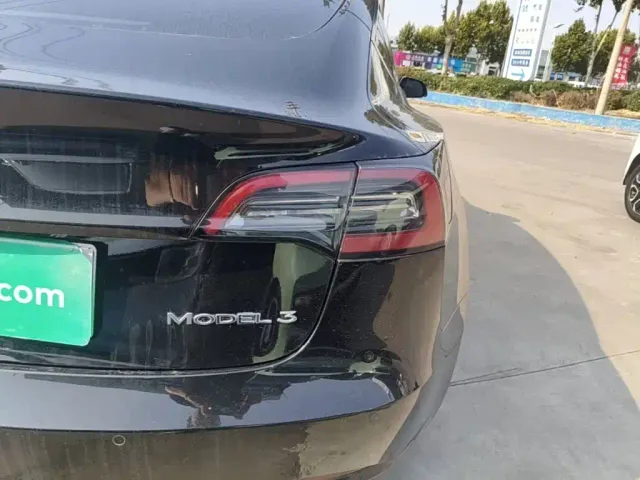 Tesla Model 3 — Фото автомобиля 7